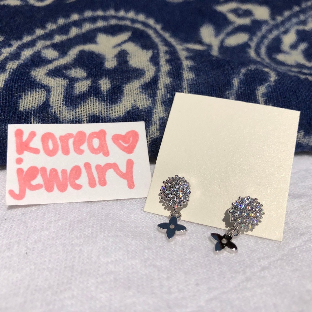 Dangly Clover Earring